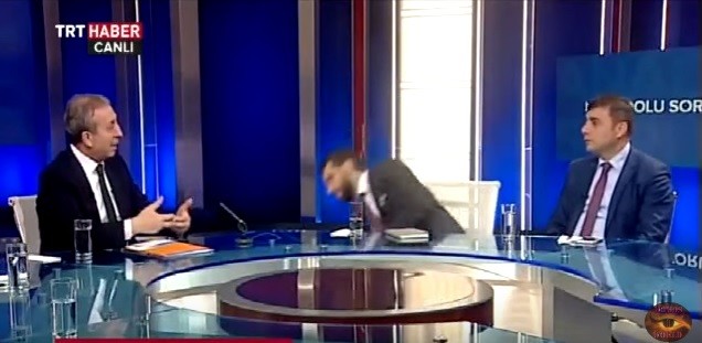 Unal perde os sentidos em rede nacional na Turquia