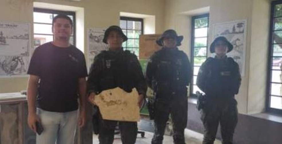 Fósseis foram entregues ao Museu de Paleontologia de Santana do Cariri — Foto: PMCE/Divulgação