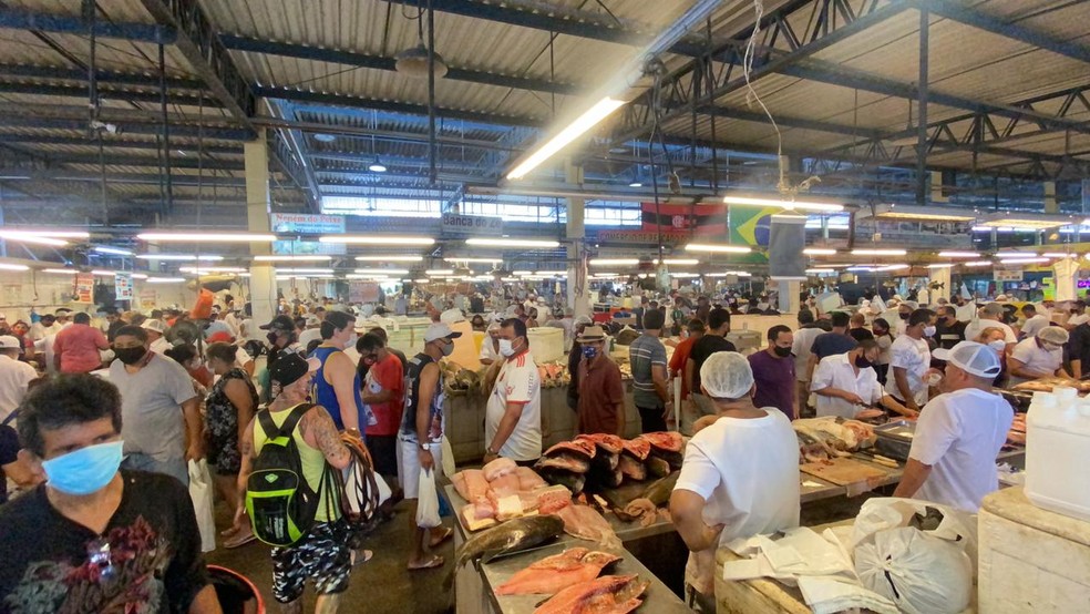 Feira da Manaus Moderna lotada na manhã deste domingo. — Foto: Patrick Marques/G1 AM