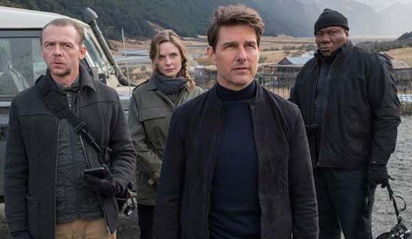 Tom Cruise e Simon Pegg com seus colegas de elenco do sexto filme da franquia Missão: Impossível (Foto: Reprodução)