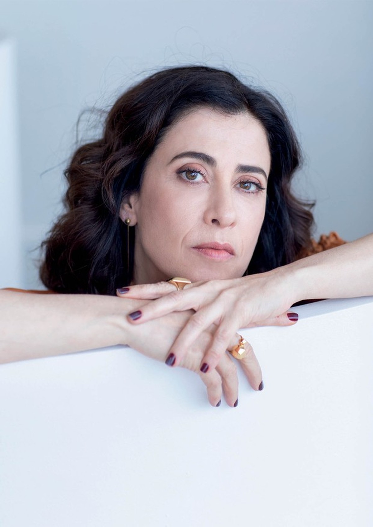 Fernanda Torres posa para a Vogue de dezembro 