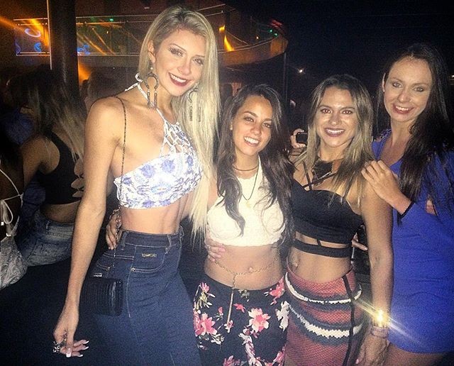 Tatiele Polyana (esq) com amigas (Foto: Reprodução/Instagram)