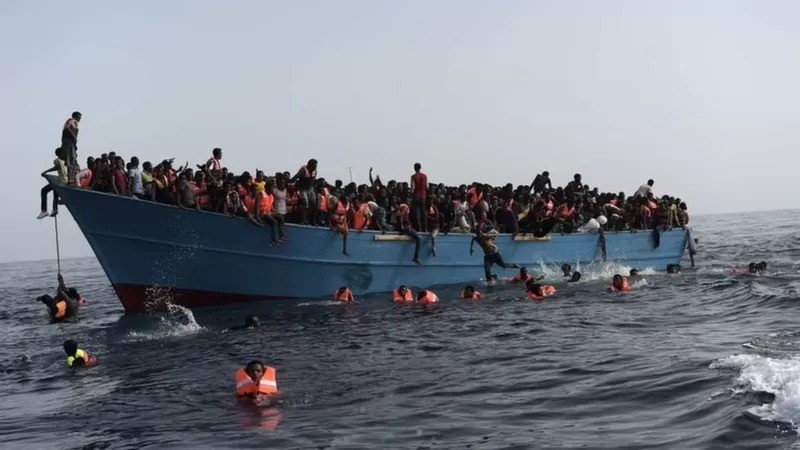 Rota migratória do Mediterrâneo Central é conhecida como uma das mais perigosas do mundo (Foto: Getty Images via BBC News)