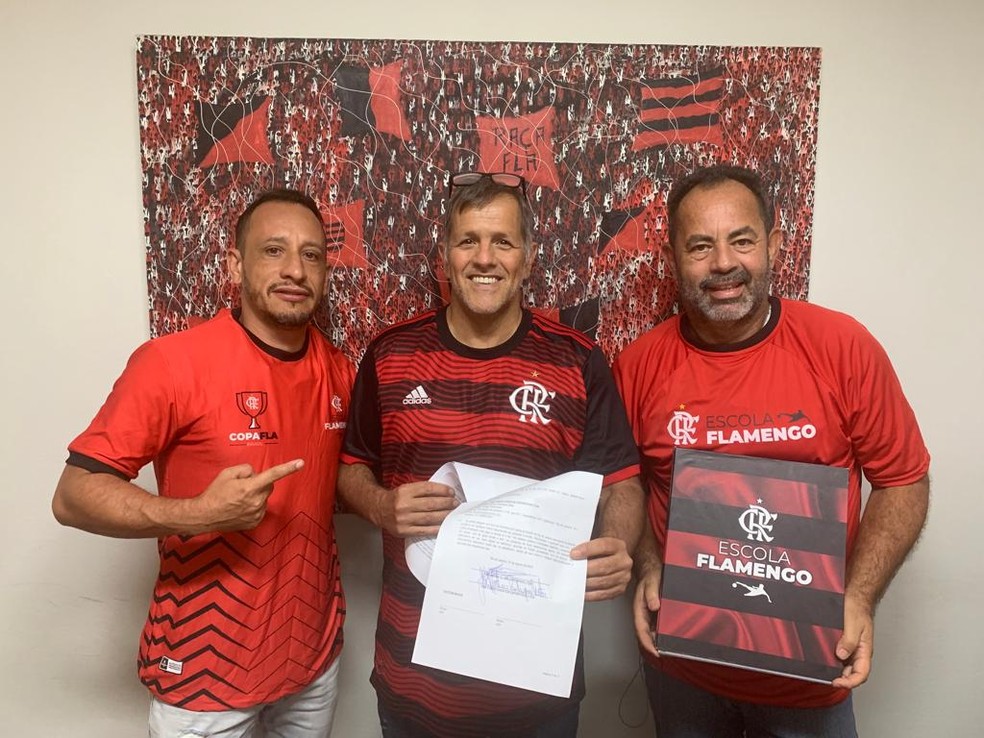 Josimar, Zezinho Martins e Silvio, responsáveis pelo projeto da escolinha do Flamengo — Foto: Divulgação