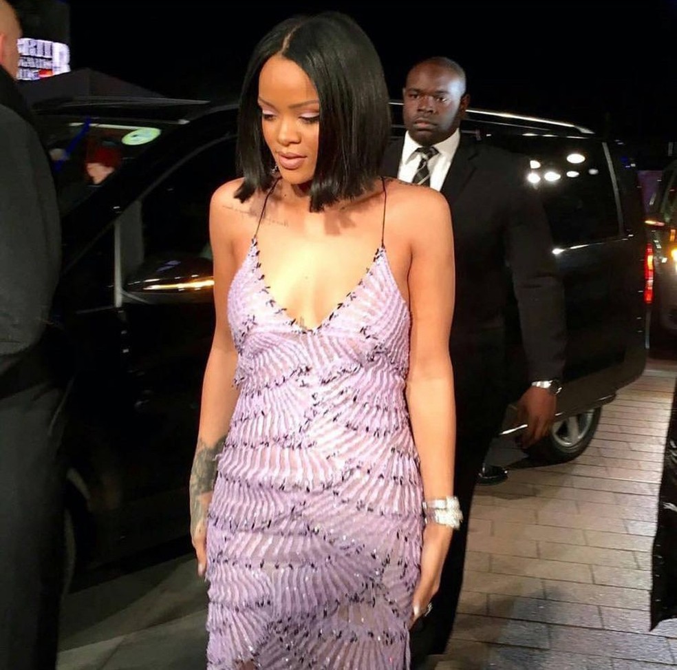 Rihanna aposta em Armani Privé para Brit Awards | Celebridades | Vogue