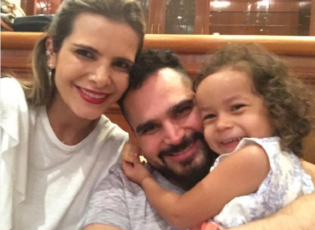 Luciano, Flávia e a neta (Foto: Reprodução/Instagram)
