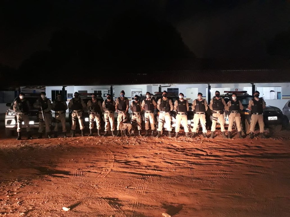 Militares seguiram para a zona rural ainda de madrugada — Foto: Polícia Militar / Divulgação