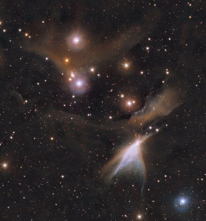 Uma visão infravermelha do objeto HH 909 na constelação de Camaleão — Foto: ESO/Meingast et al.