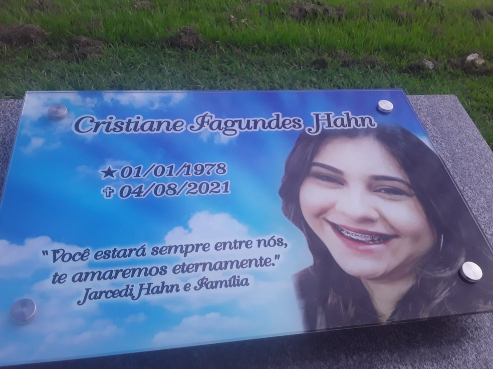 Marido visita túmulo da esposa com frequência após a morte dela — Foto: Arquivo pessoal