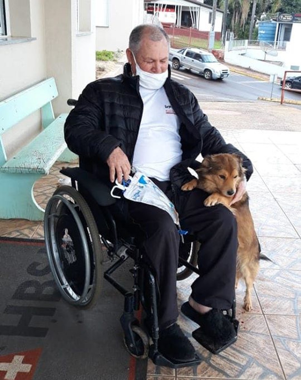 Didi ficou 24h esperando o dono na porta do hospital — Foto: Divulgação / redes sociais 