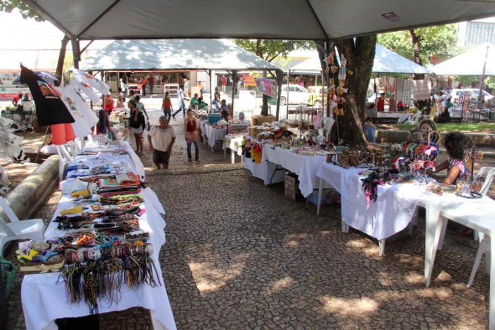 Feira de artesanato na Praça da