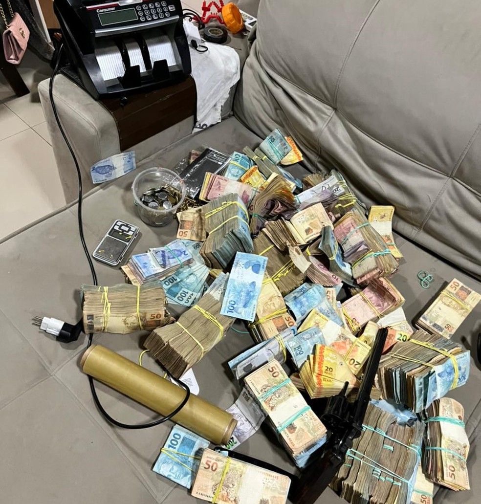 Mais de meio milhão de reais foram apreendidos durante operação — Foto: PF