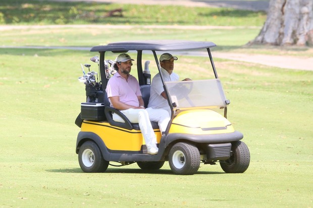 Rodrigo Lombardi e Marcos Pasquim jogam golfe no Rio de Janeiro (Foto: AgNews)