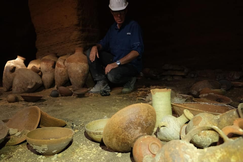 Achados na caverna em Israel datam do século 13 a.C. (Foto: Israel Antiquities Authority/Reprodução/Facebook)