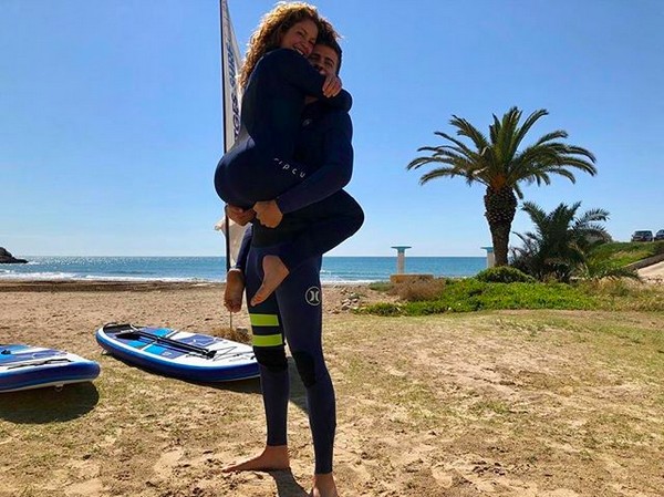 A cantora Shakira com o marido (Foto: Instagram)