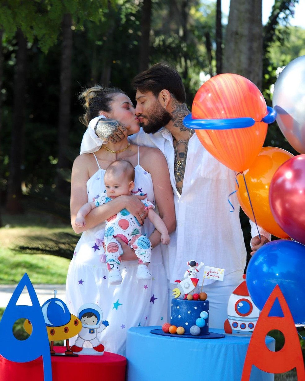 Lucas Lucco e Lorena Carvalho celebram 'mesversário' do filho — Foto: Reprodução Instagram/Leandro Silva