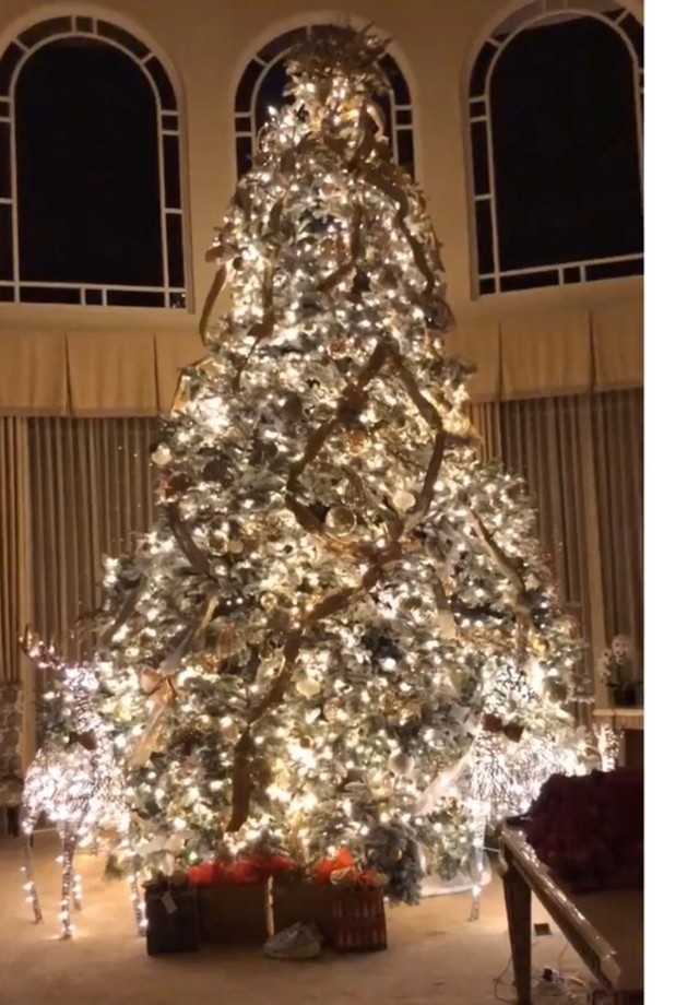 Britney Spears mostra árvore de Natal (Foto: Reprodução/Instagram)