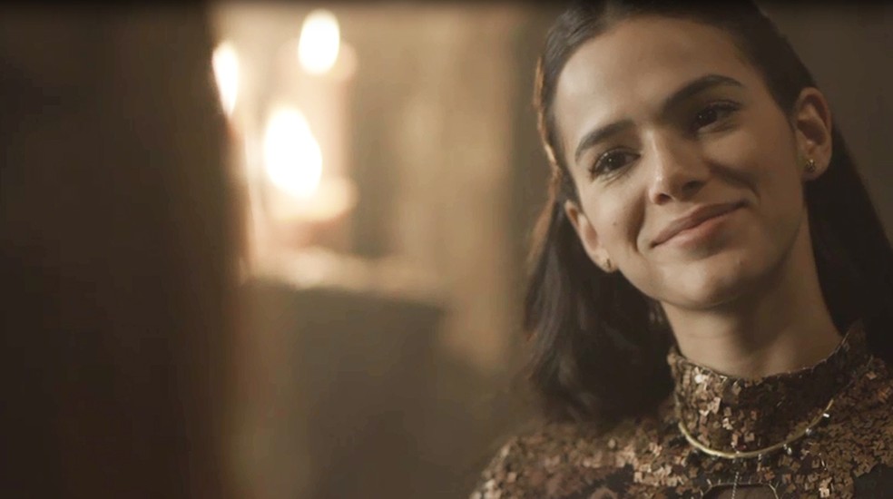 Catarina agradece Amália por cuidar dela quando teve a peste (Foto: TV Globo)