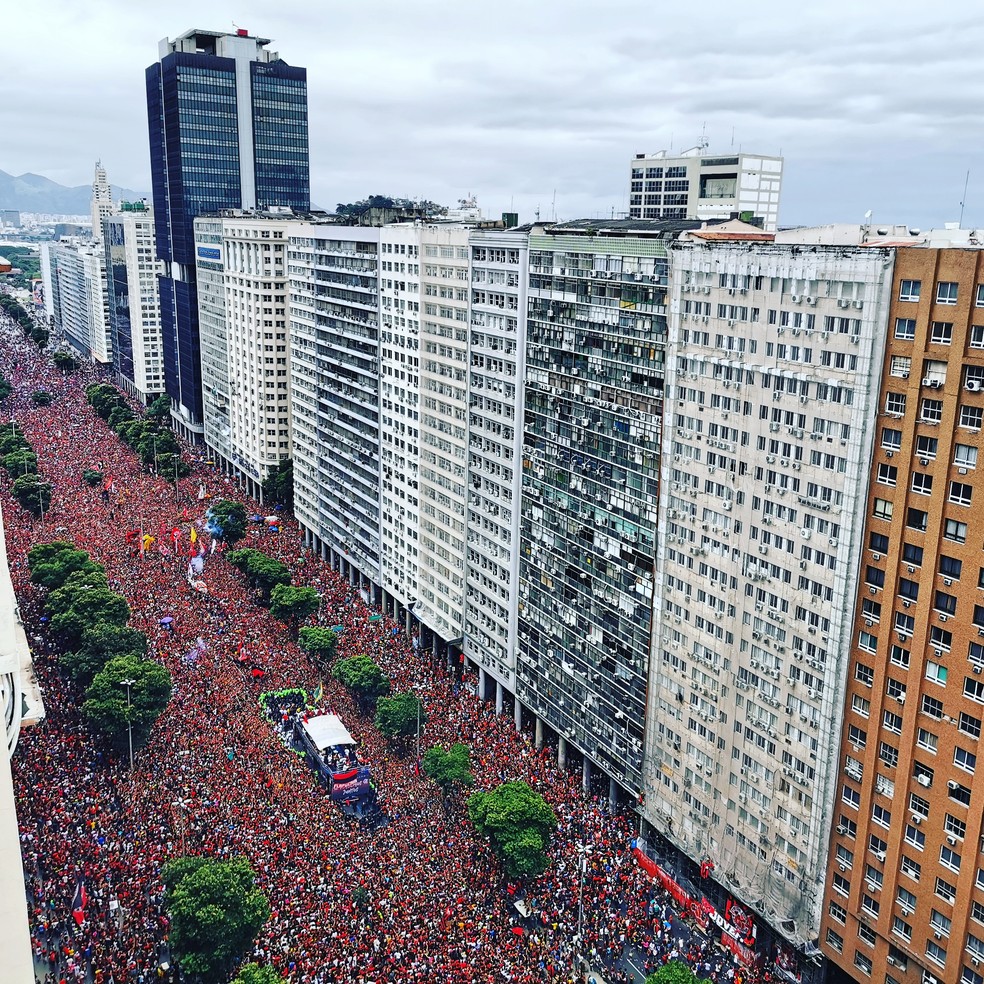 Avenida Presidente Vargas foi tomada por uma multidão de torcedores do Flamengo em 2019 — Foto: Marcos Serra Lima/G1
