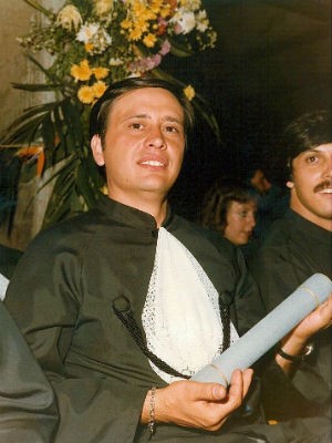 Professor Calixto durante a colação de grau da turma de 1981 (Foto: Arquivo Pessoal/ Calixto Silva Neto)