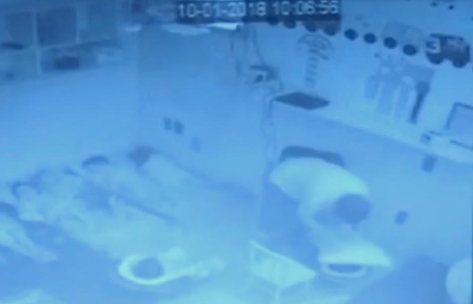 Ex-funcionária de creche no RS que pressionou travesseiro contra rosto de bebê é condenada por tortura