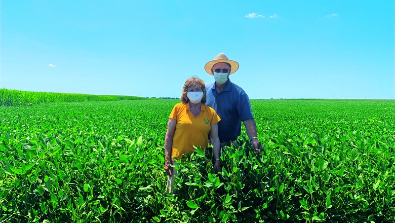 O casal Donald e Nancy uchtmann, que cultiva cerca de 80 hectares nos condados de Champaigne Piatt, no Estado de Illinois (Foto: Joana Colussi)