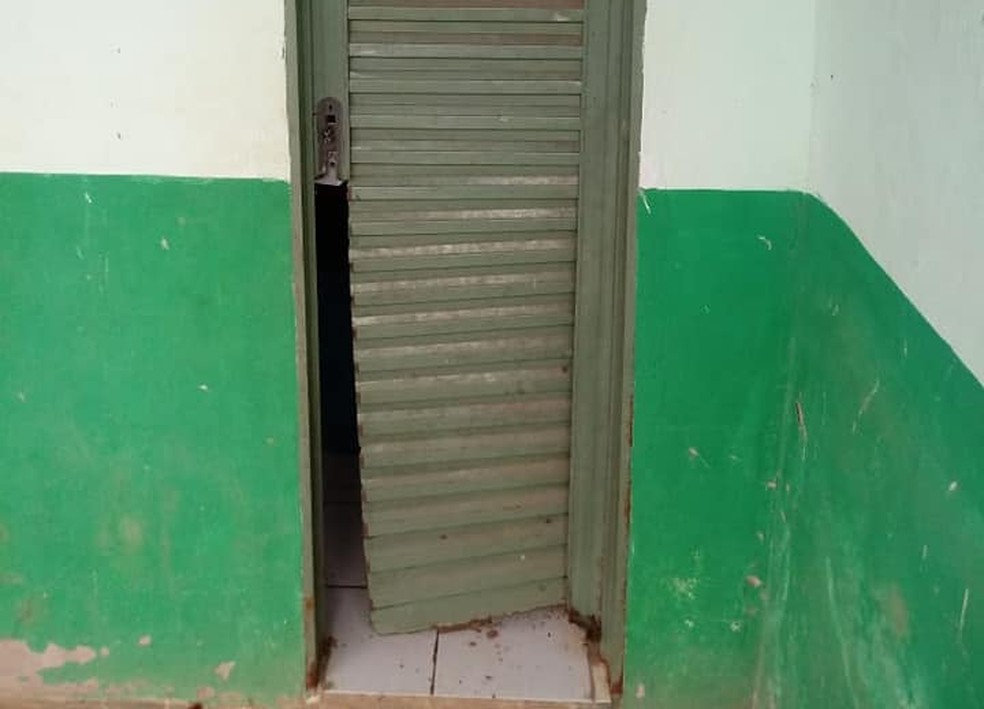 Pais denunciam problemas na estrutura de escola na cidade Valença do Piauí — Foto: Divulgação