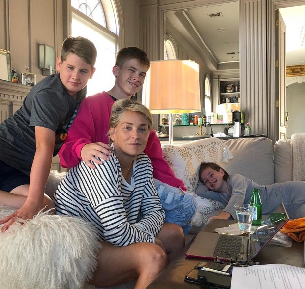 Sharon Stone e os três filhos (Foto: Reprodução Instagram)