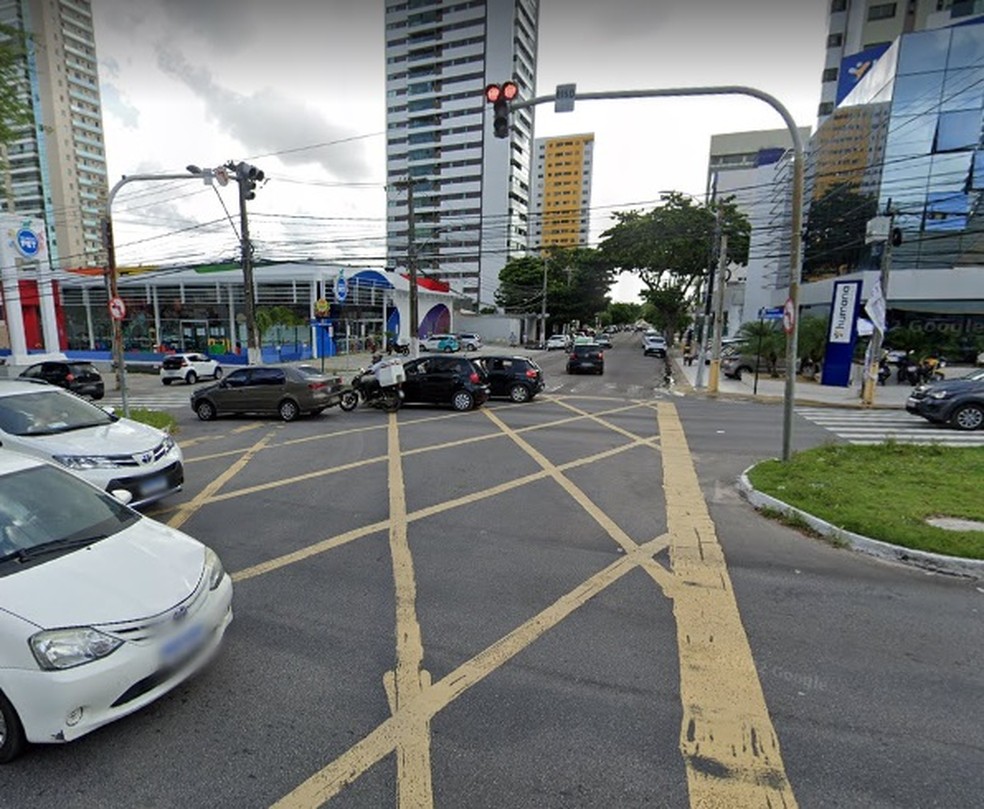 Acidente aconteceu na esquina da Prudente de Morais com a Rua Apodi — Foto: Google Street View