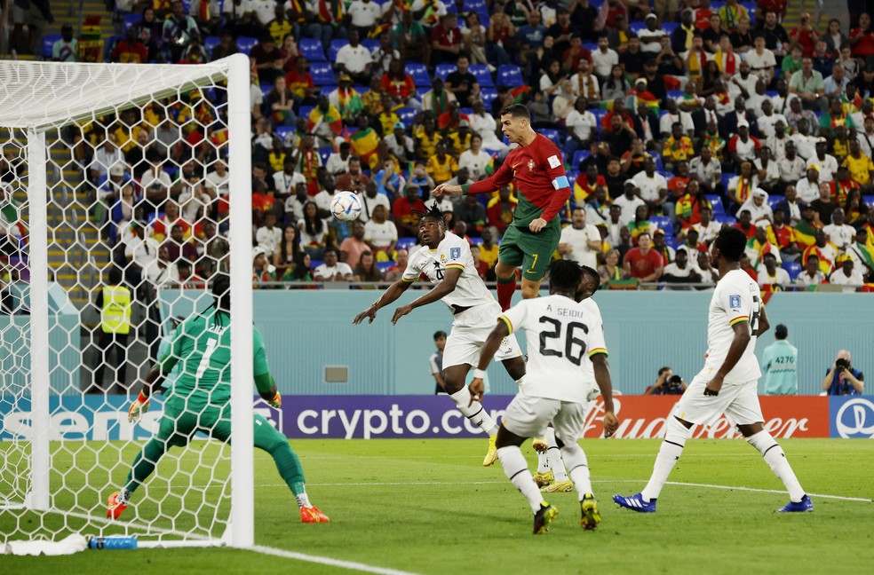 Salto CR7 — Foto: REUTERS/Albert Gea