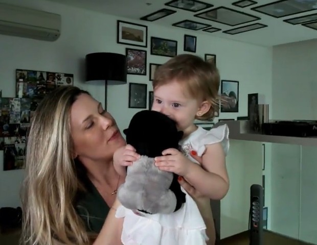 Daiana Garbin e Tiago Leifert, com a filha, Lua (Foto: Reprodução/ Instagram)