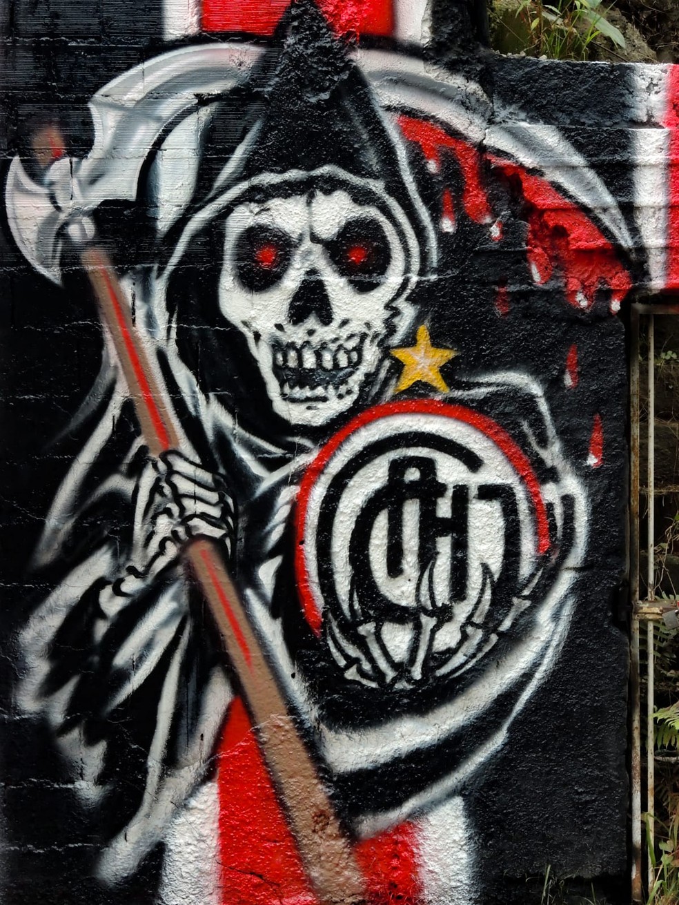 Símbolo do Chacarita Juniors fica na Avenida Jules Rimet — Foto: Divulgação