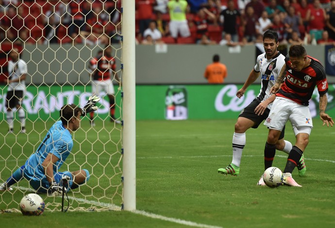 Guerrero chance perdida Flamengo x Vasco (Foto: Agência Estado) Guerrero chance perdida Flamengo x Vasco (Foto: Agência Estado)