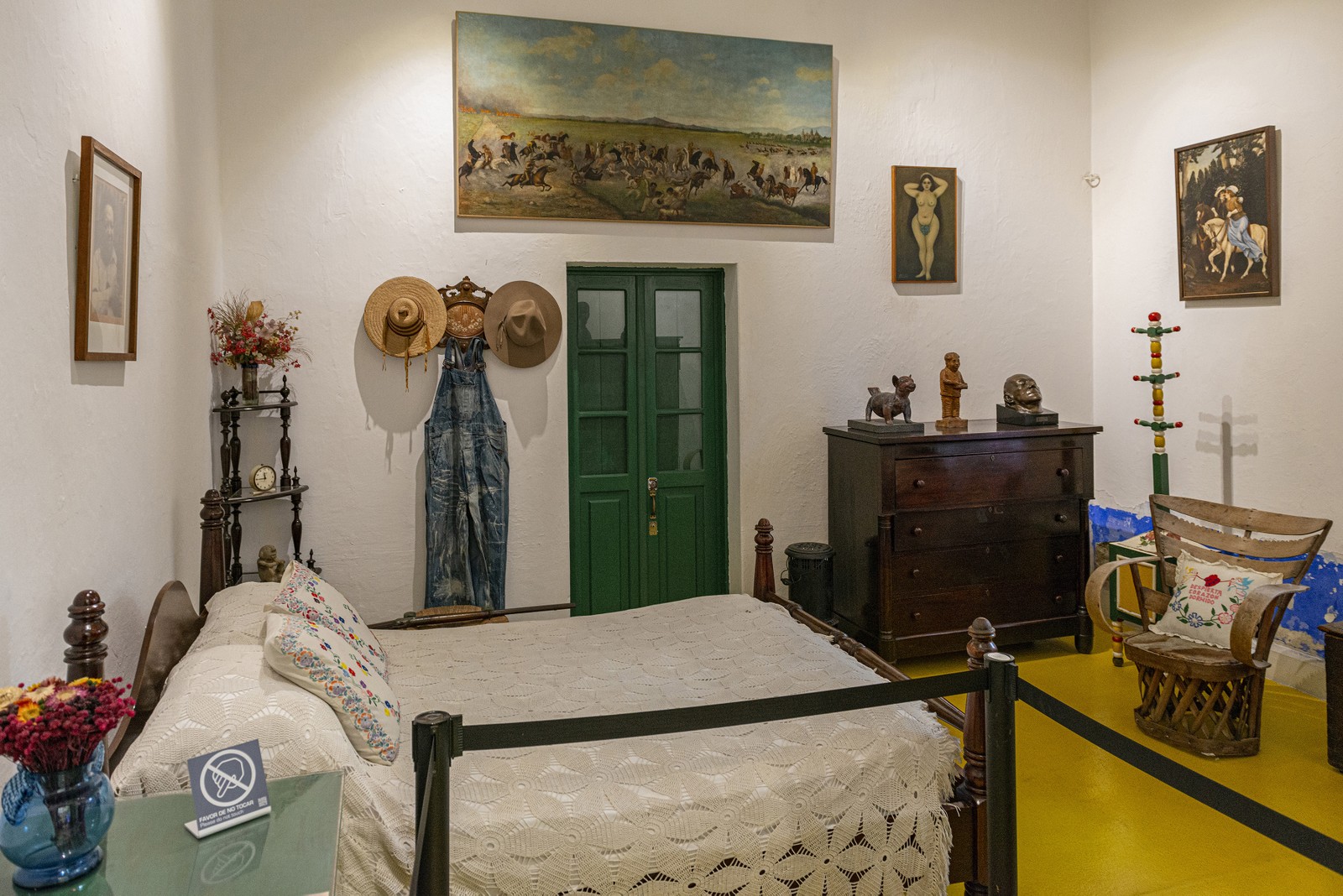 Quarto na Casa Azul, onde Frida Kahlo passou grande parte de sua vida, no bairro de Coyoacán, na Cidade do México — Foto: Adrian Wilson/The New York Times