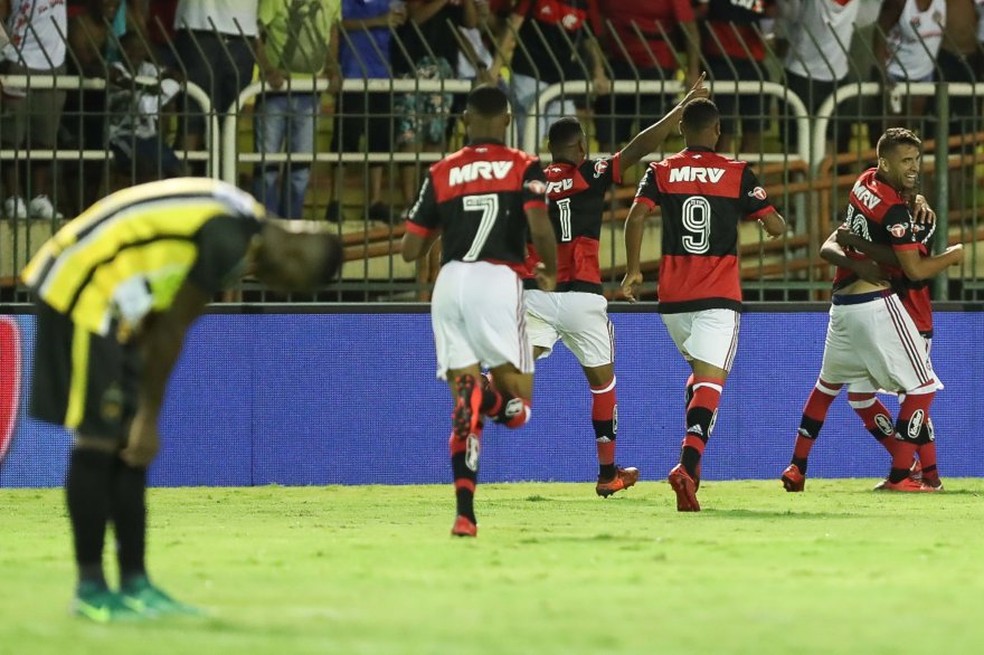 Voltaço perdeu para time de garotos do Fla na estreia no Carioca (Foto: Gilvan de Souza/Flamengo)