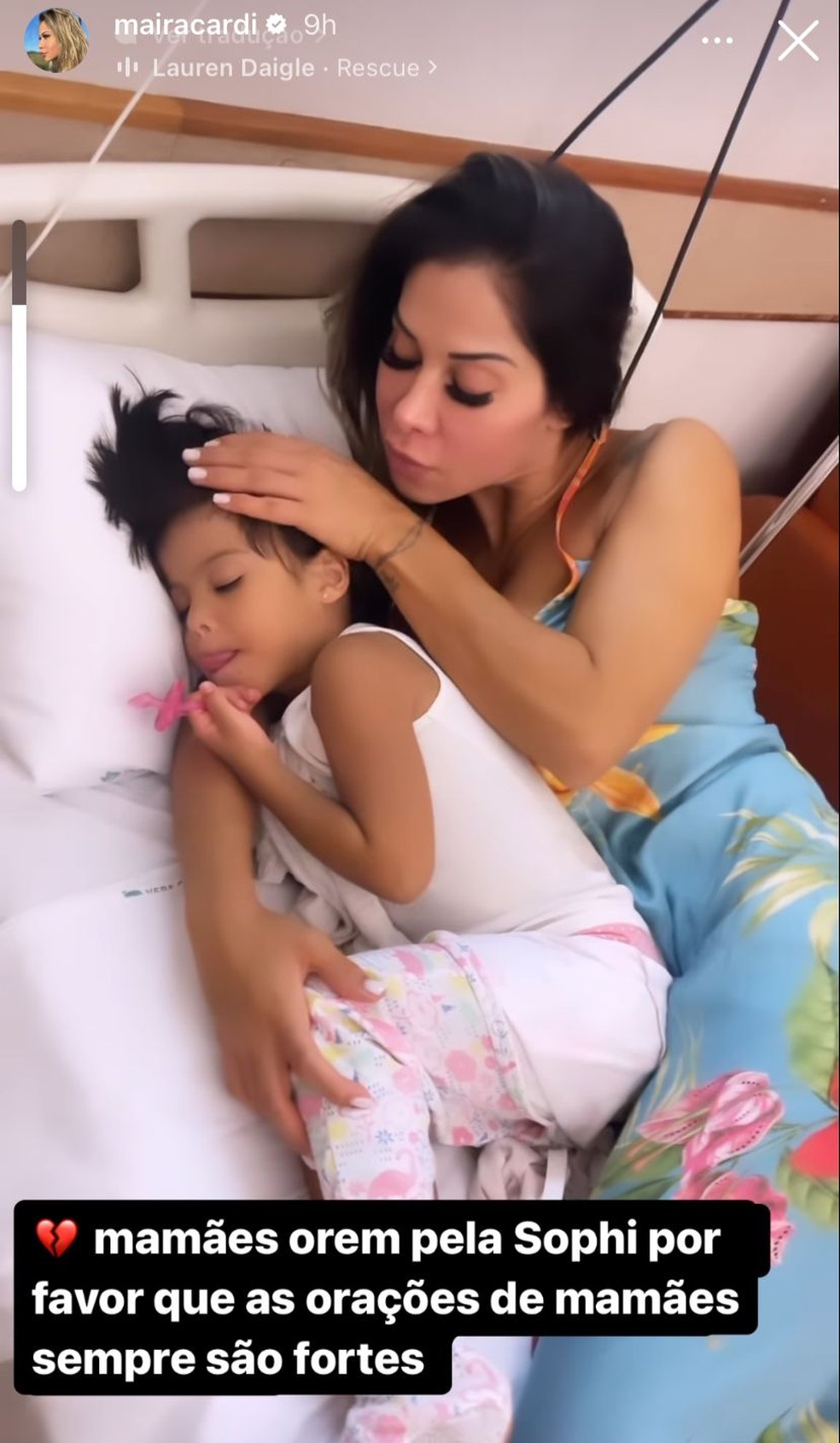 Ao lado da filha no hospital, Maira Cardi pediu orações para a menina — Foto: Reprodução/Instagram