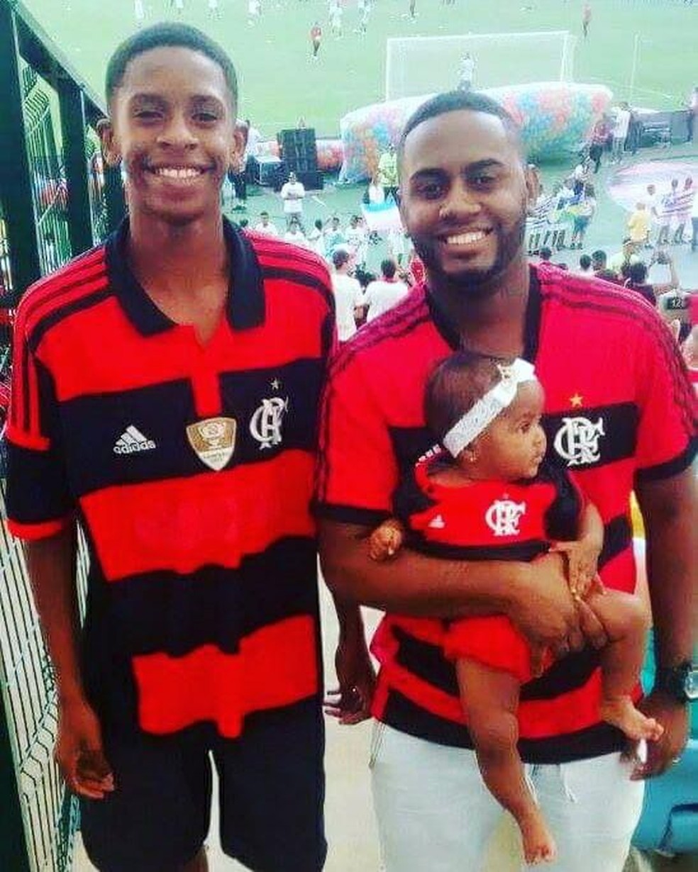 André, do Flamengo, e seu irmão Nilson Júnior, que já torceu para um rival do clube — Foto: Arquivo Pessoal