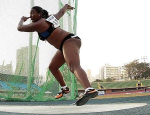 Atleta paraibana Andressa Oliveira conquista vaga nas Olimpíadas de Londres no lançamento de disco (Foto: Divulgação)