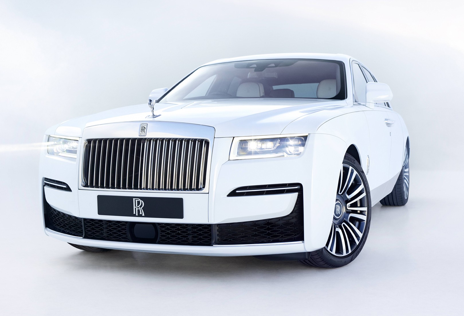 Novo Rolls-Royce Ghost tem portas que abrem e fecham sozinhas e 'sussurro' para melhorar ambiente na cabine