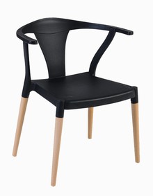 Cadeira Alba, com encosto de polímero e pés de jequitibá. Saccaro (Foto: Divulgação)