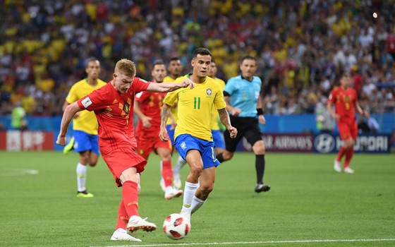 Kevin De Bruyne faz o segundo gol da Bélgica. O meia se destacou na partida em que funcionou como &quot;falso nove&quot; (Foto: Getty Images)