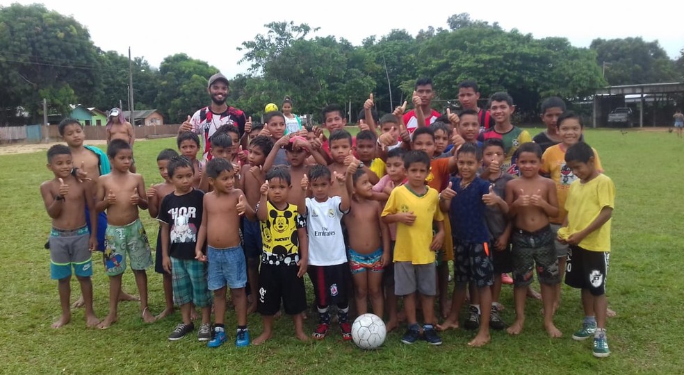 Hebrom desenvolveu escolinha de futebol na cidade de Mâncio Lima, no interior do Acre — Foto: Divulgação/Hebrom FC