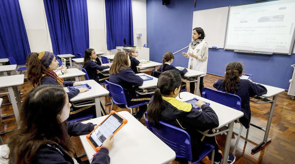 Escolas focam em alfabetiza o online para formar alunos