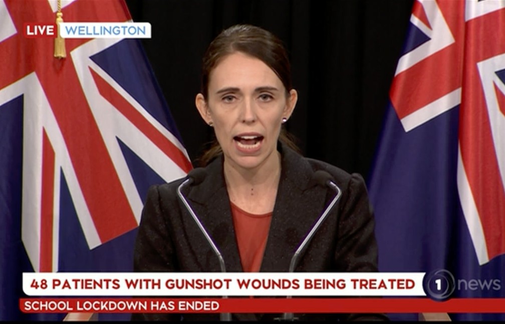 Jacinda Arndern fala sobre o massacre em Christchurch — Foto: AP/TVNZ