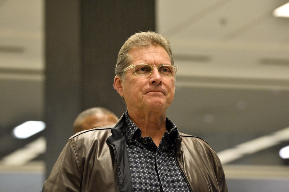 Oswaldo de Oliveira assistiu a Corinthians x Fluminense na Arena — Foto: Marcos Ribolli