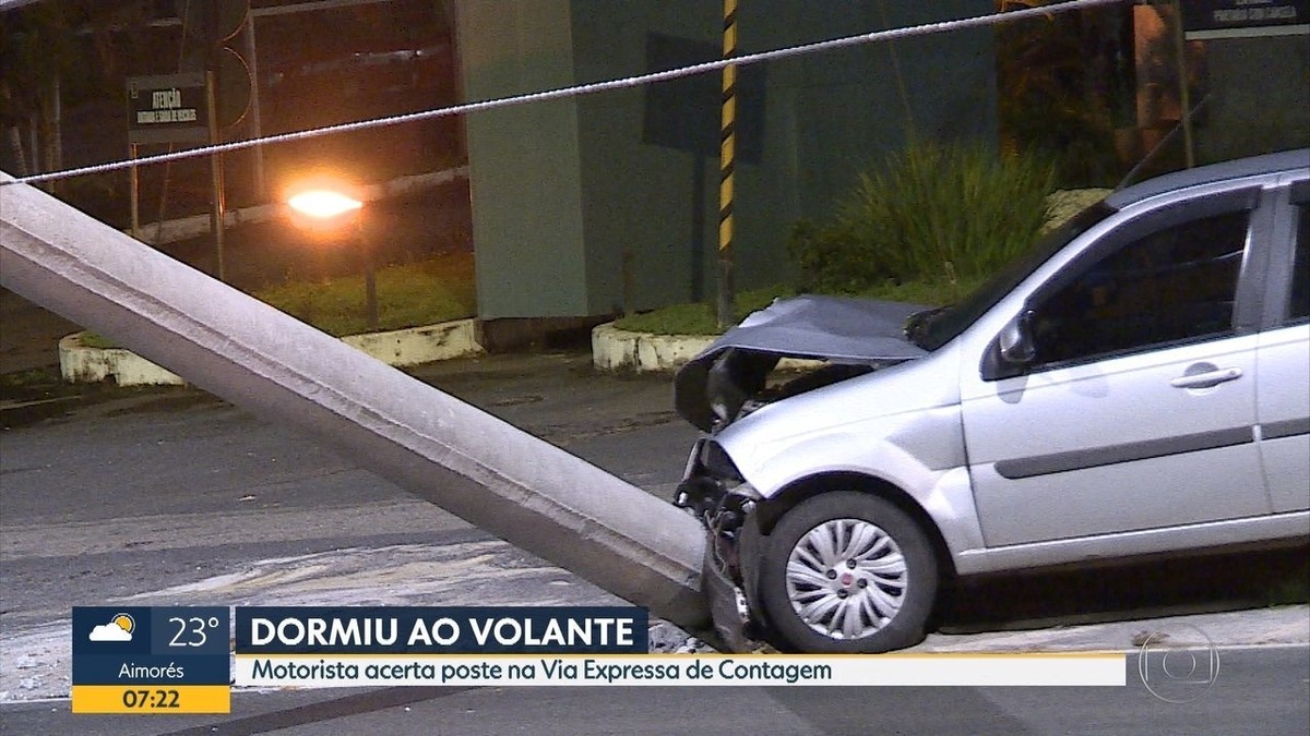 Carro Bate E Derruba Poste Na Via Expressa, Em Contagem, Na Grande BH ...