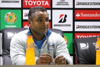 Roger comemora classificação e cita sabor especial em vitória na altitude