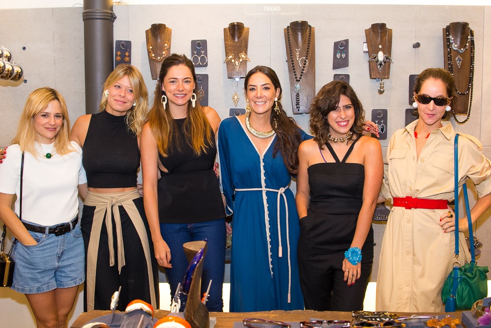 Luiza Setubal com as designers Luiza Dias, Guta Virtuoso, Luciana Conde, Nathalia Abi-Akel e Vanda Jacintho  (Foto: Divulgação)