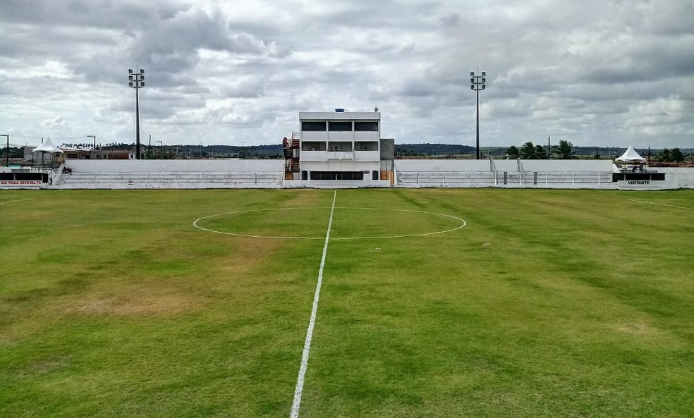 O Est�dio Carneir�o, em Cruz do Esp�rito Santo, est� fora do Campeonato Paraibano de 2020 � Foto: Tiago Loureiro / CBN