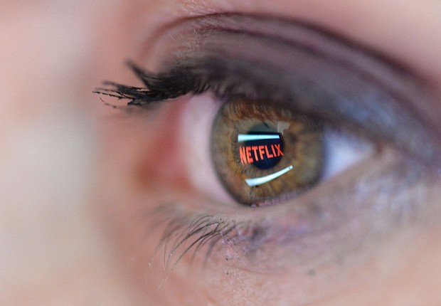 Espectadora assiste à Netflix (Foto: Pascal Le Segretain/Getty Images)